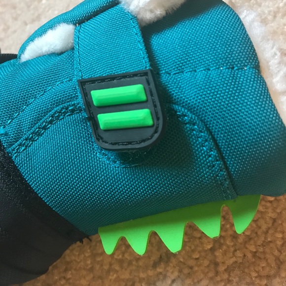 Cat & Jack Snow boots - T-Rex Toddler 5 - Picture 6 of 9